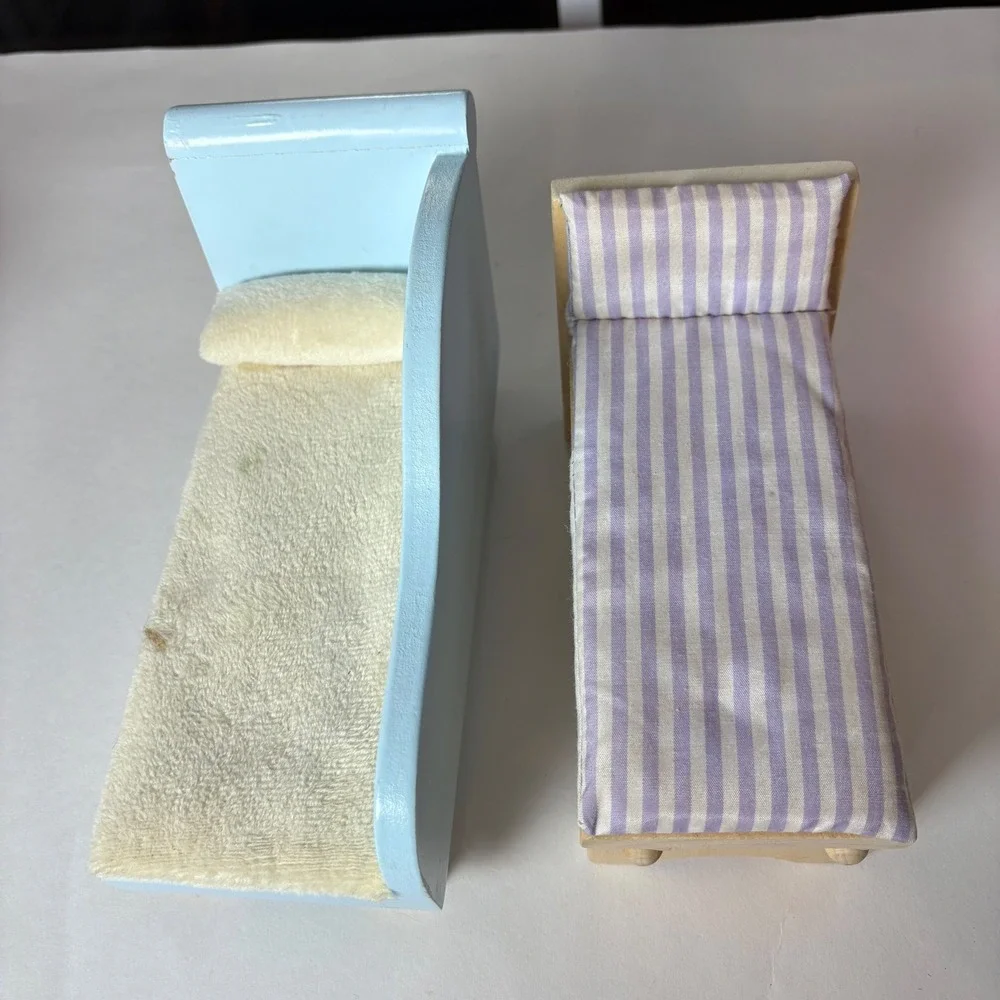 KidKraft Dollhouse Miniature Beds Set Blue‎ Chaise Lounge and Lamp Read